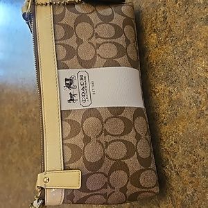AUTHENTIC COACH HAND BAG!